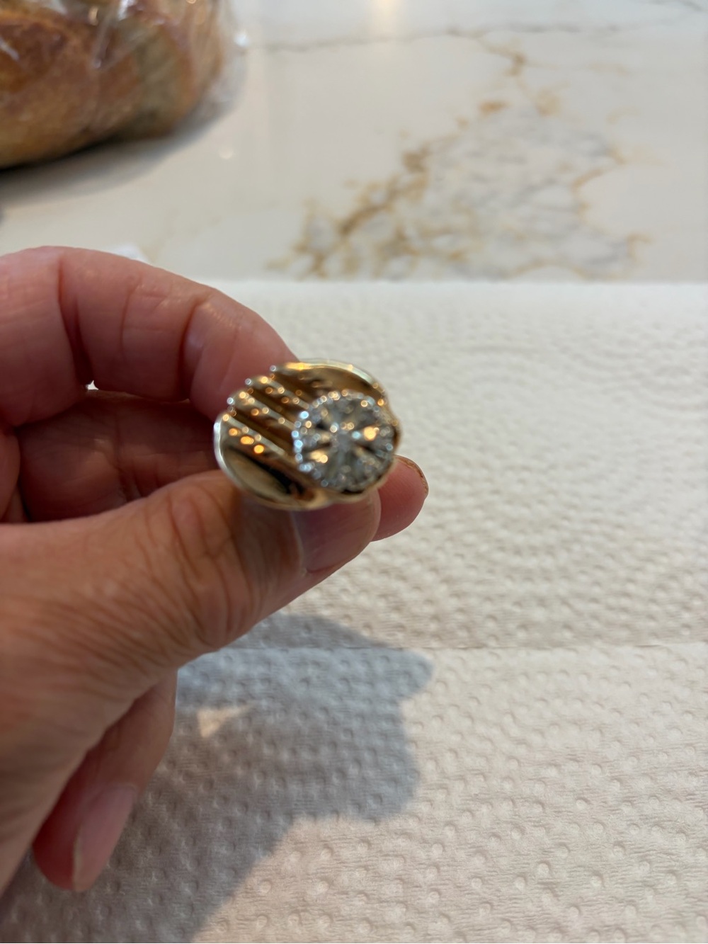 Men’s 14 Kt yellow gold and Diamond ring